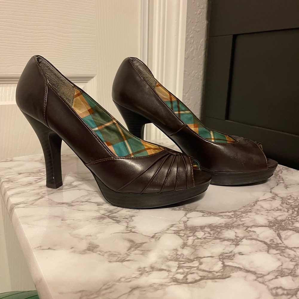 Such cute womens size 7.5 high heels